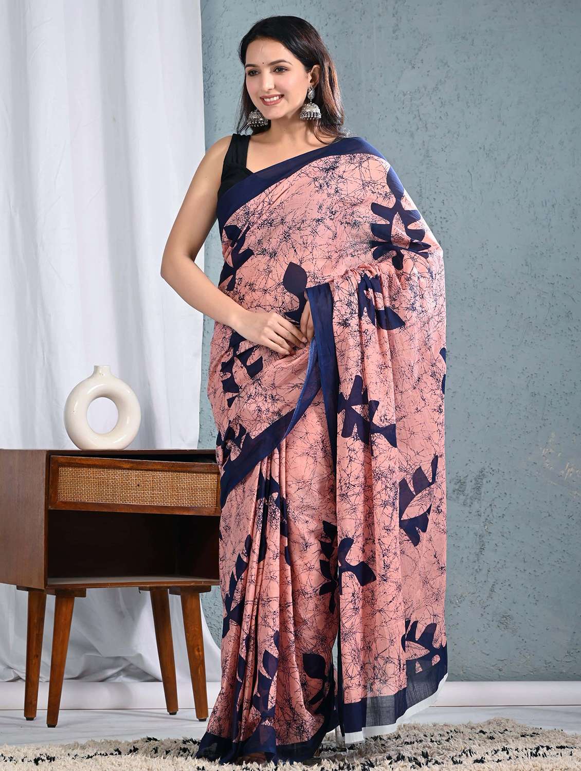 women printed casual wear saree with blouse - 22066042 - Standard Image - 3