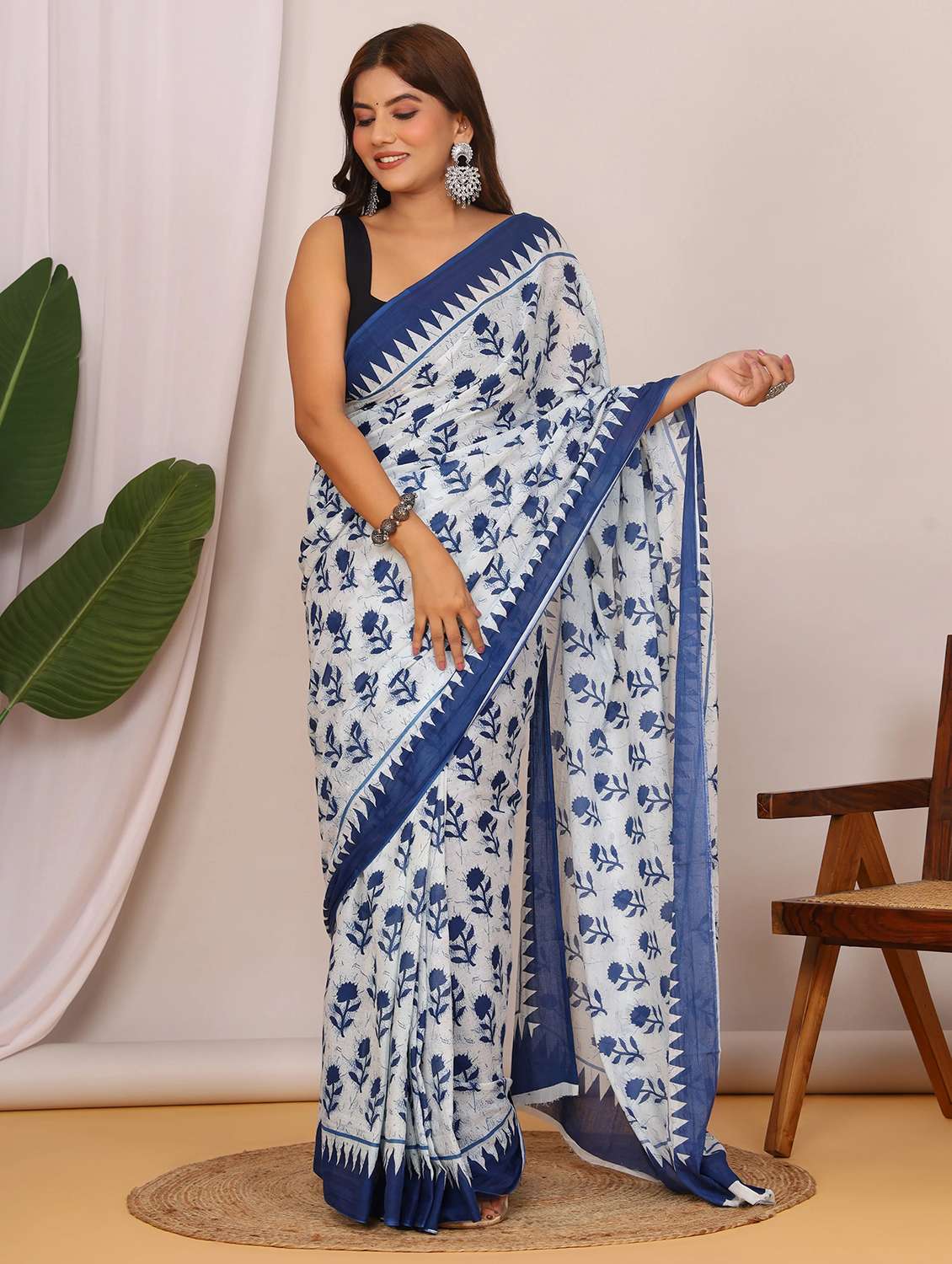 women printed casual wear saree with blouse - 22066044 - Standard Image - 3
