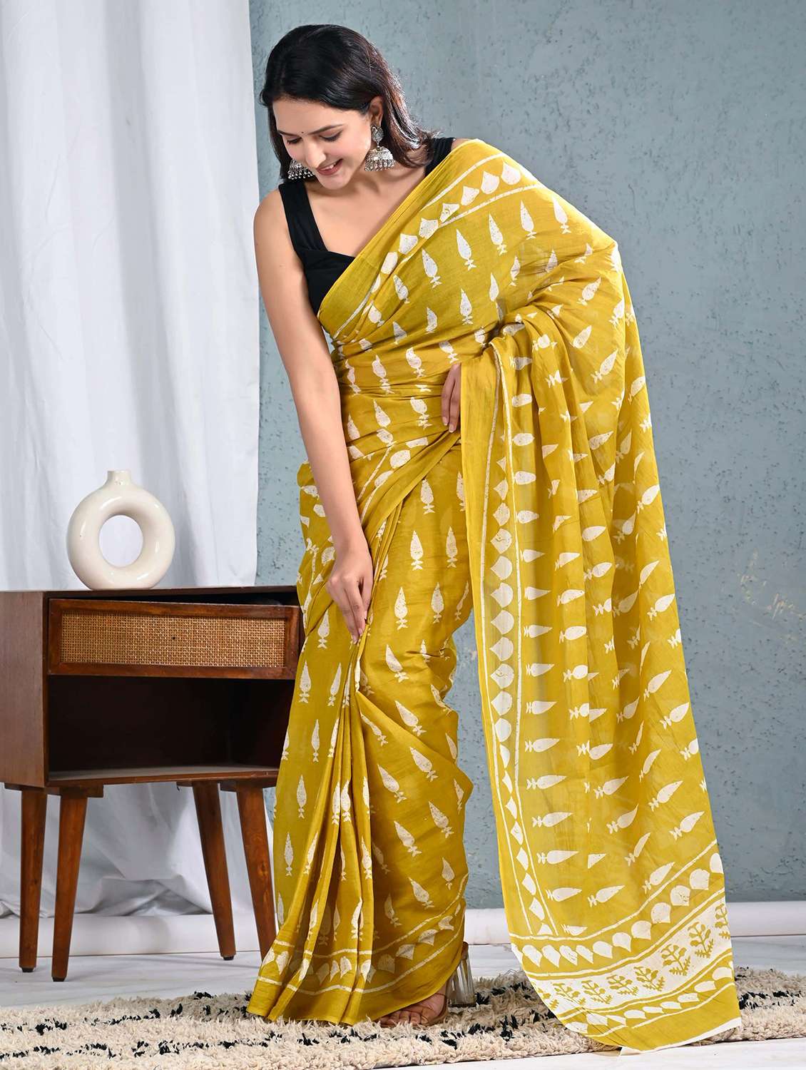 women printed casual wear saree with blouse - 22066045 -  Standard Image - 3