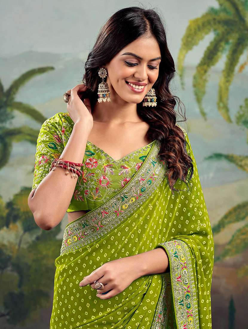 women bandhani printed bordered saree with blouse - 22066048 - Standard Image - 3