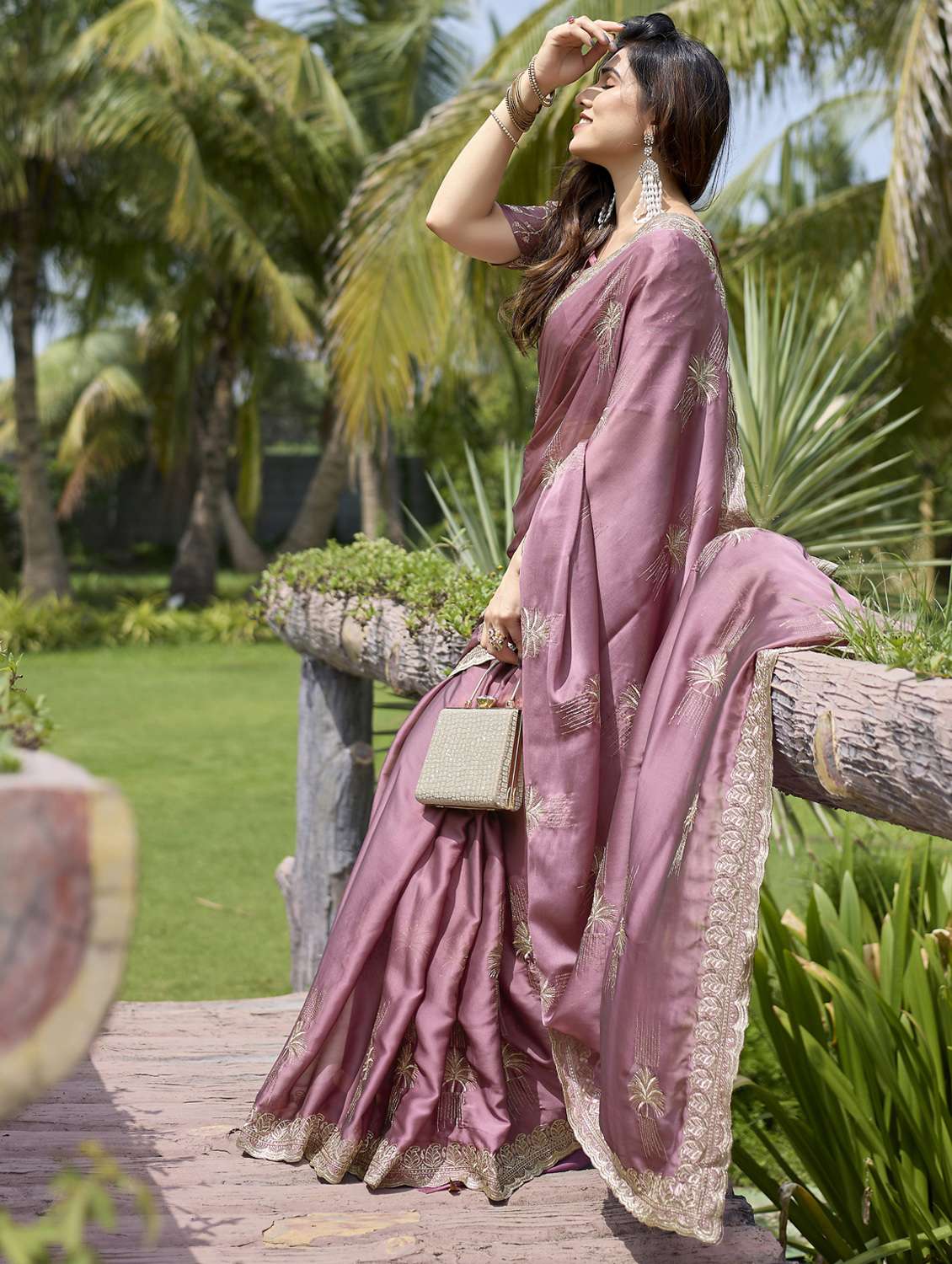 women solid with work embroidered saree with blouse - 22066053 - Standard Image - 3