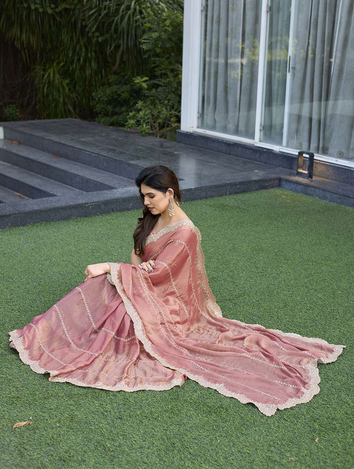 women solid with work embroidered saree with blouse - 22066058 - Standard Image - 5