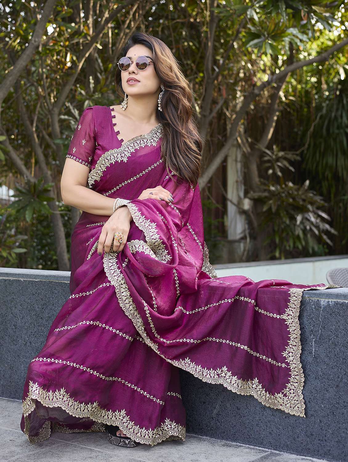 women solid with work embroidered saree with blouse - 22066059 - Standard Image - 3
