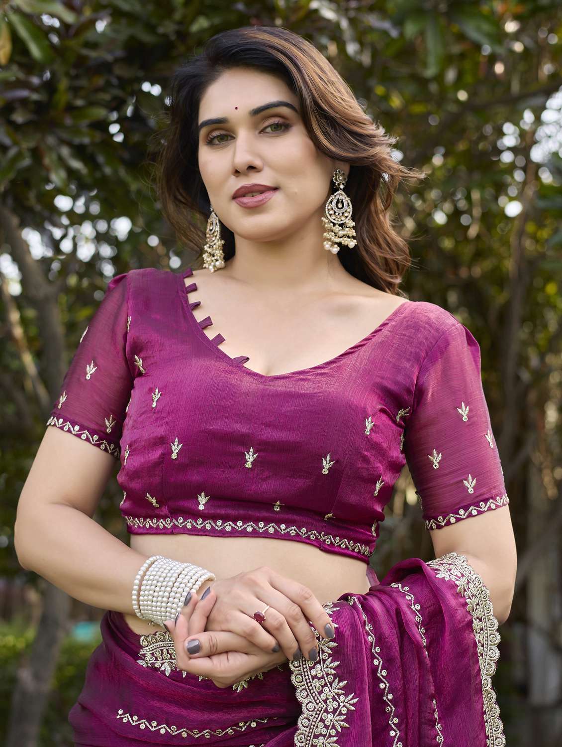 women solid with work embroidered saree with blouse - 22066059 - Standard Image - 5