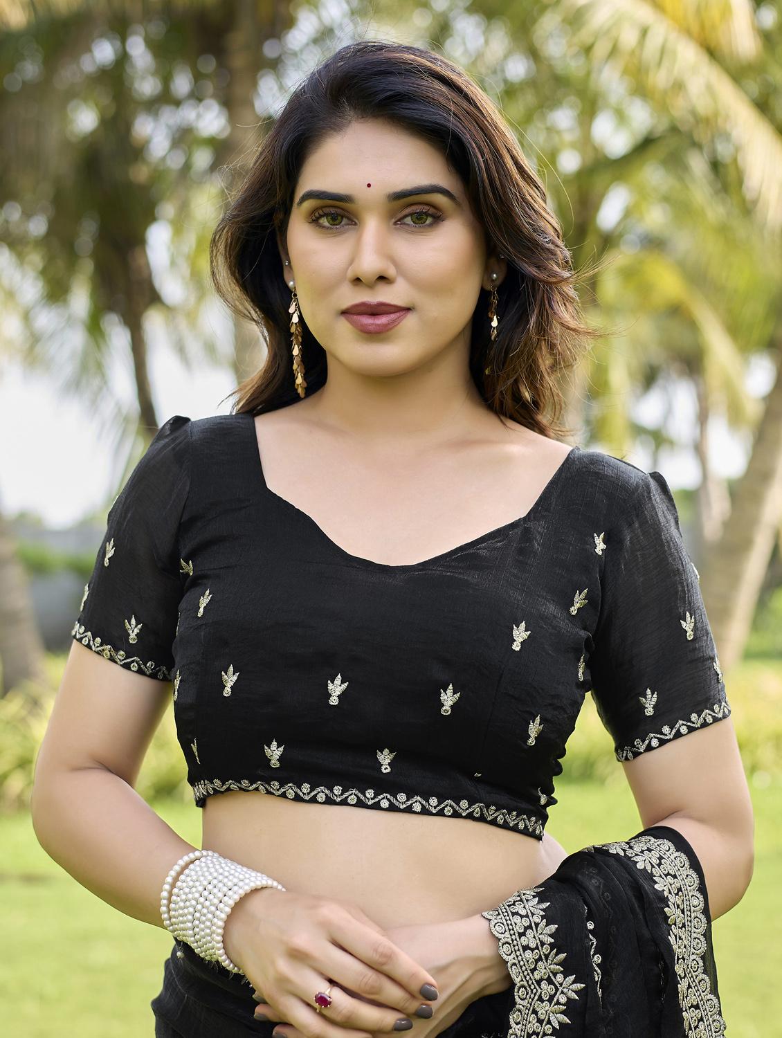 women solid with work embroidered saree with blouse - 22066065 - Standard Image - 3