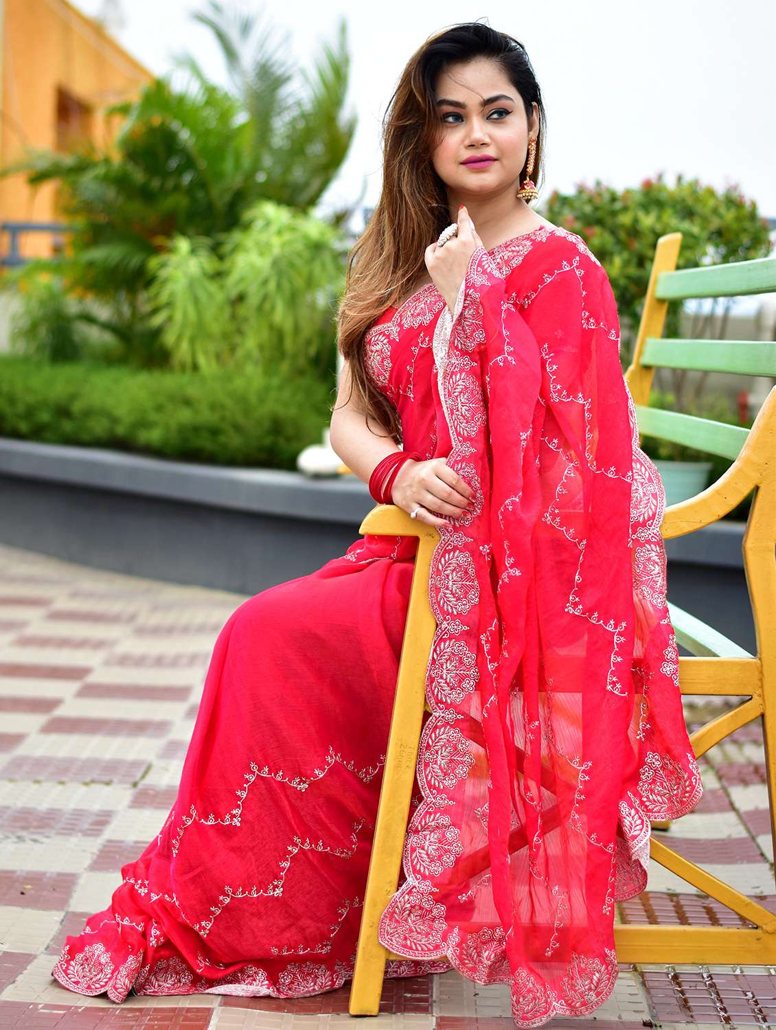 women solid with work embroidered saree with blouse - 22066090 - Standard Image - 3