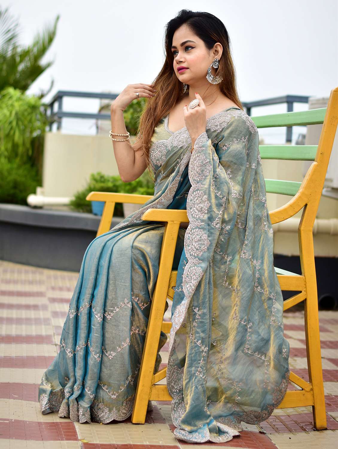 women solid with work embroidered saree with blouse - 22066094 - Standard Image - 3