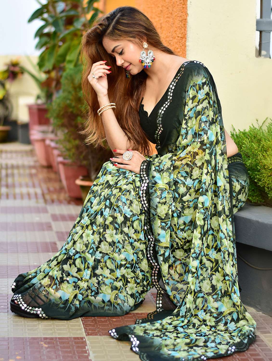 women floral printed saree with blouse - 22066095 - Standard Image - 3
