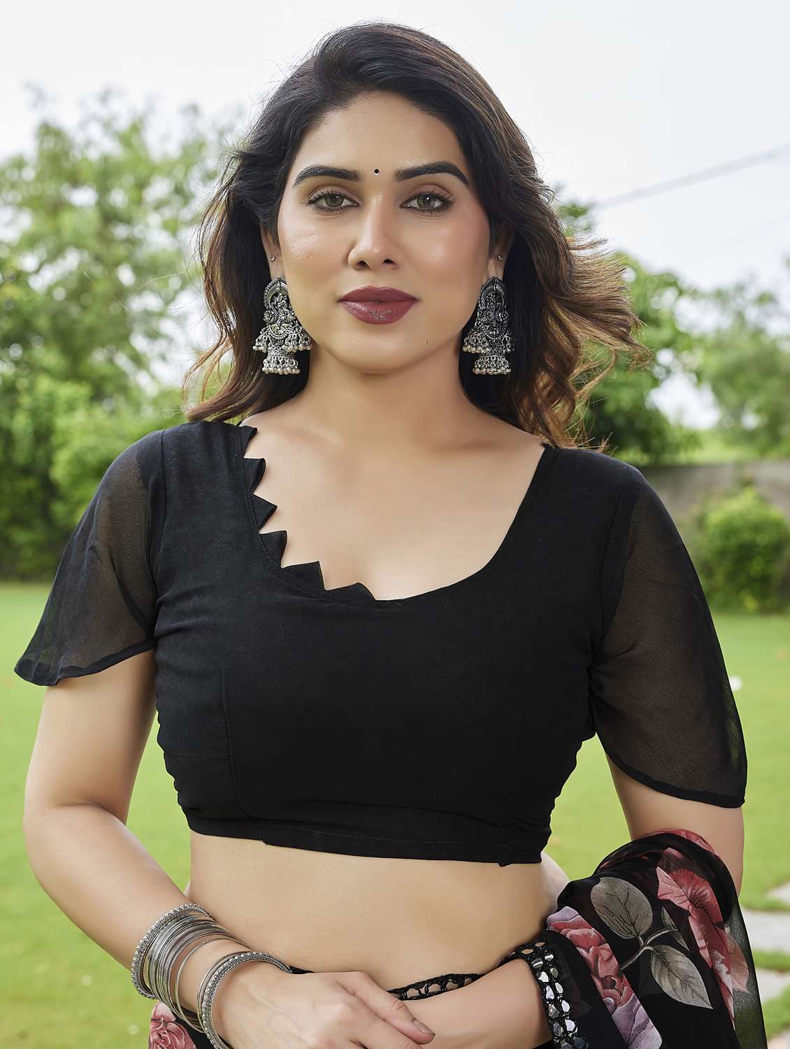 women floral printed saree with blouse - 22066102 - Standard Image - 5