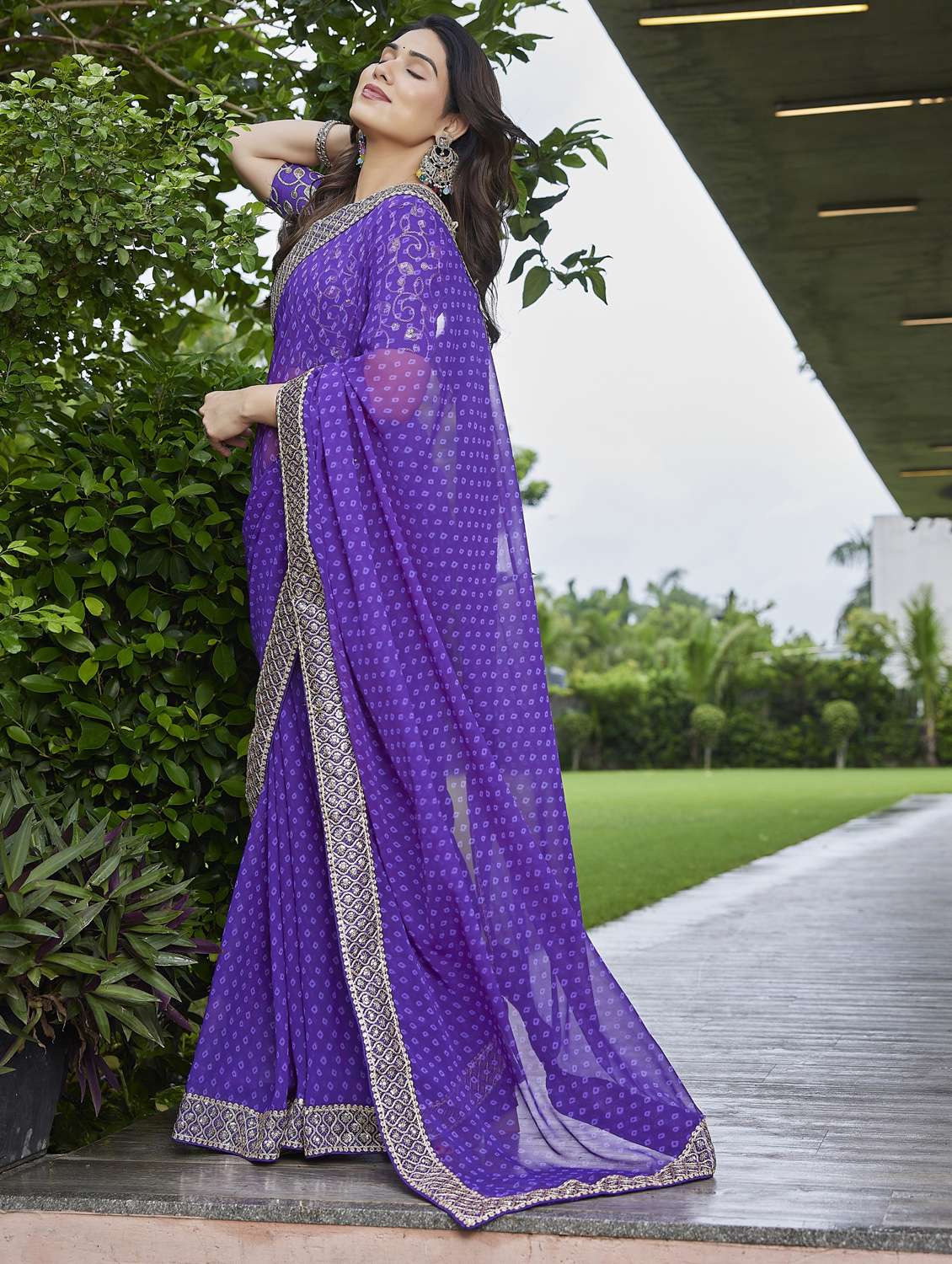 Women Bandhani Printed Bordered Saree With Blouse