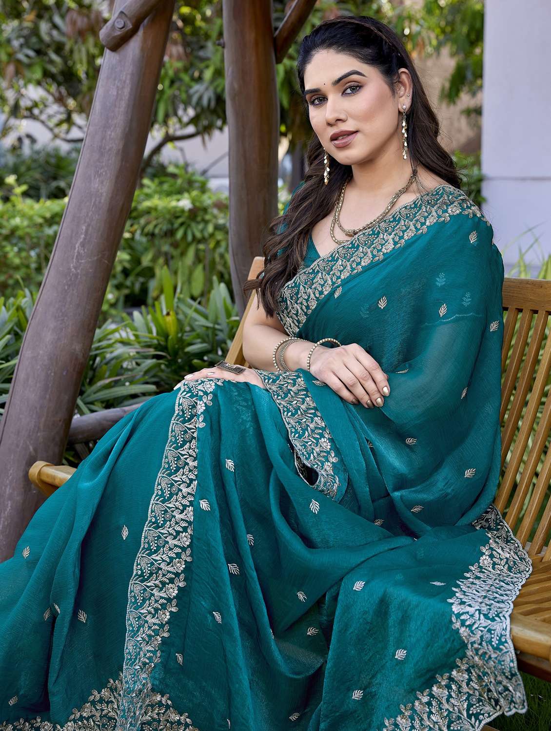 women solid with work embroidered saree with blouse - 22066132 - Standard Image - 5