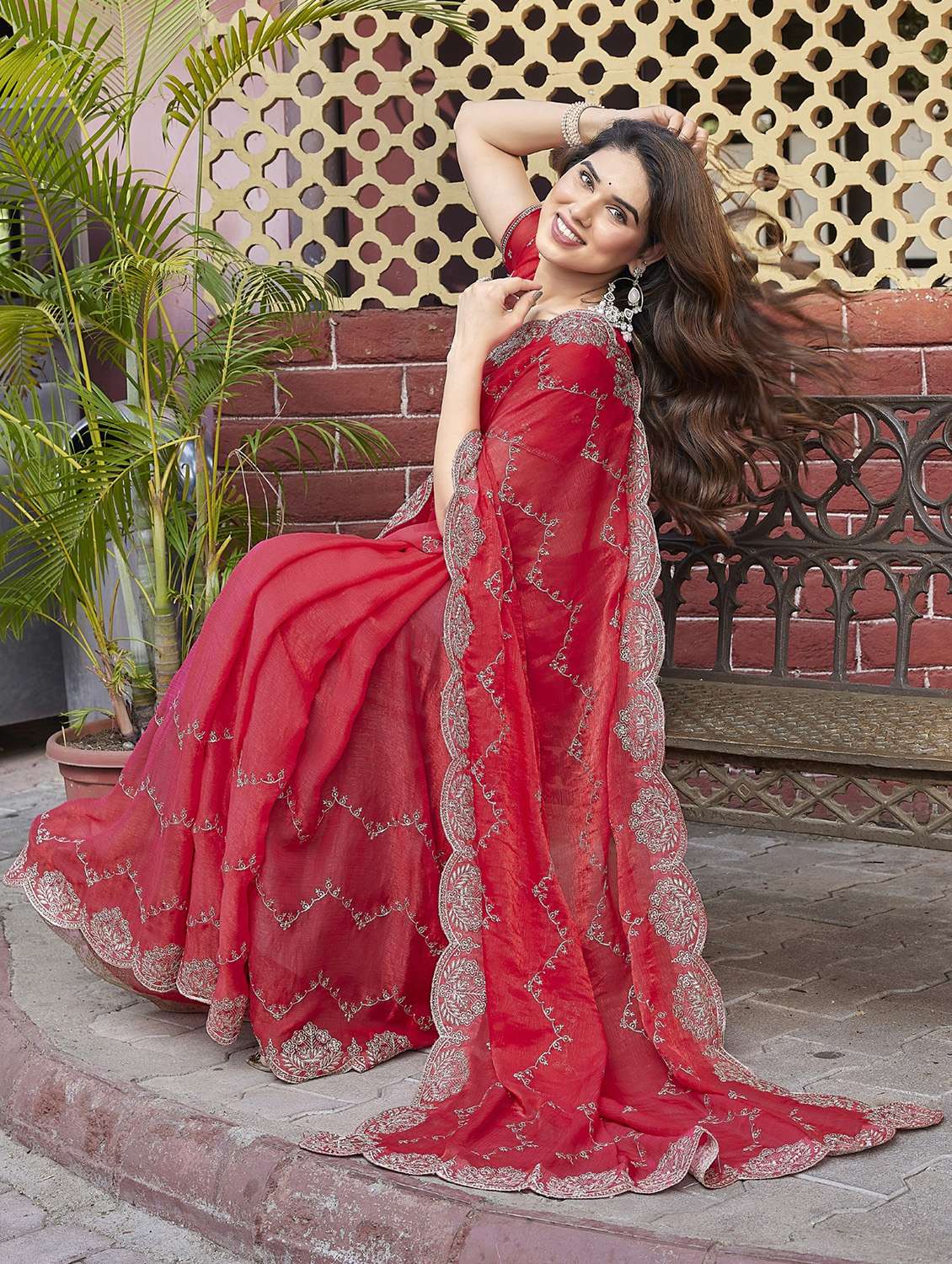 women solid with work embroidered saree with blouse - 22066143 - Standard Image - 3