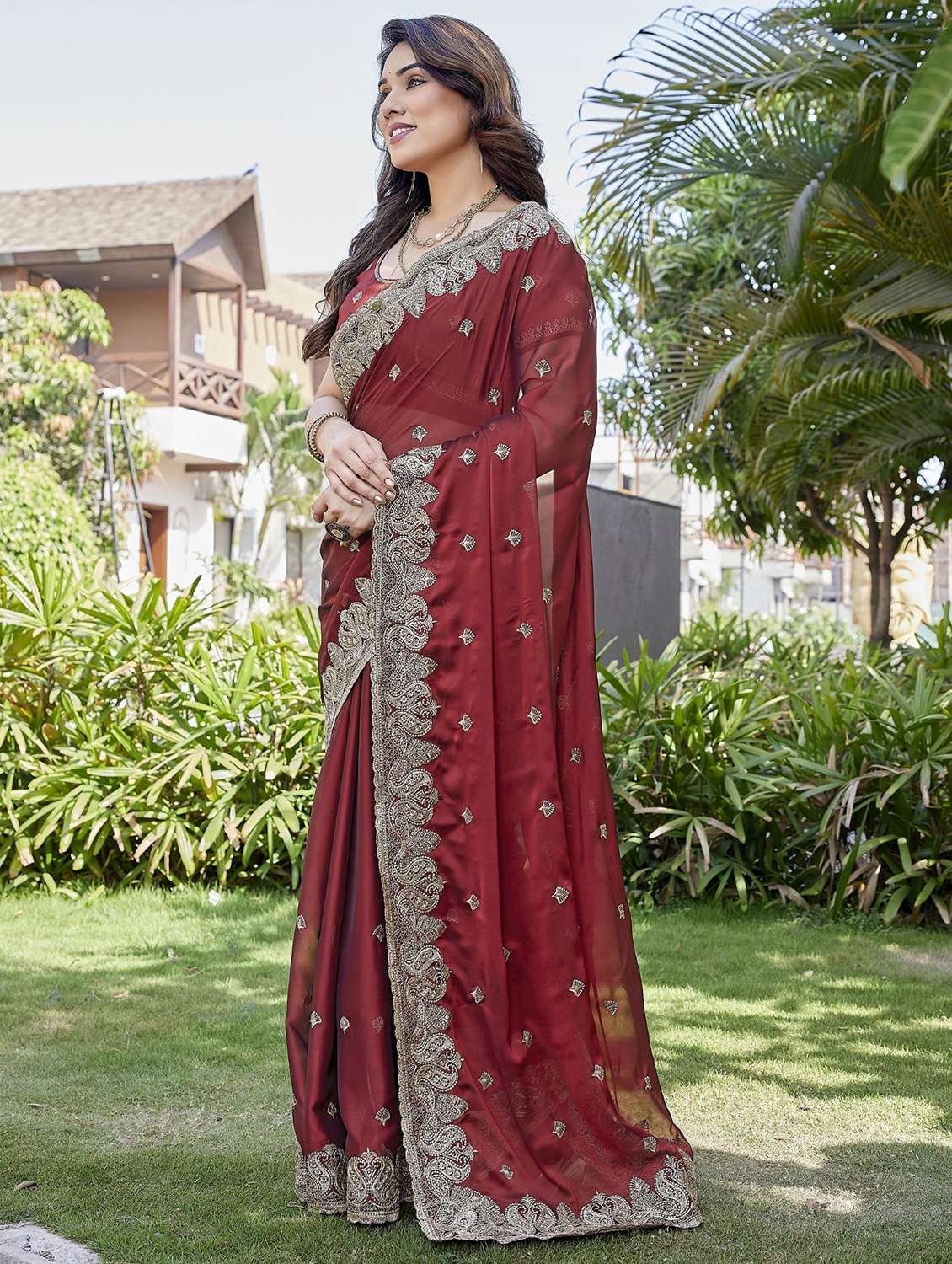 women solid with work embroidered saree with blouse - 22066148 - Standard Image - 3