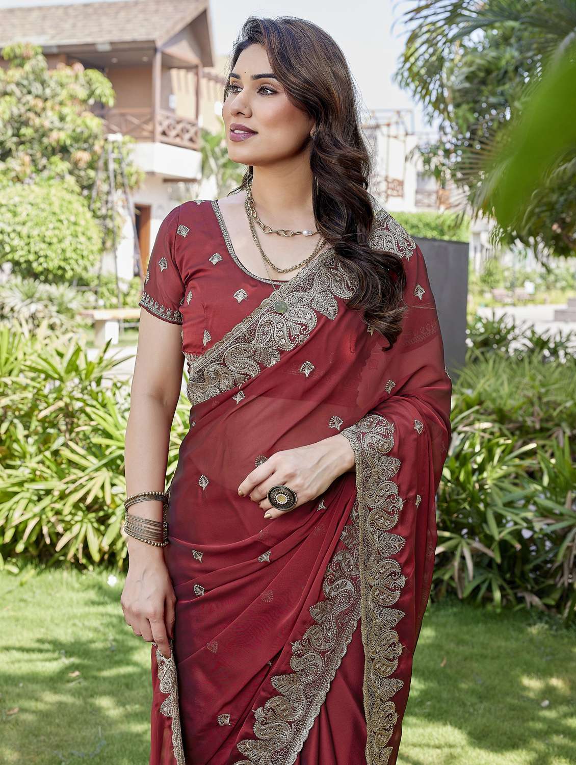 women solid with work embroidered saree with blouse - 22066148 - Standard Image - 5