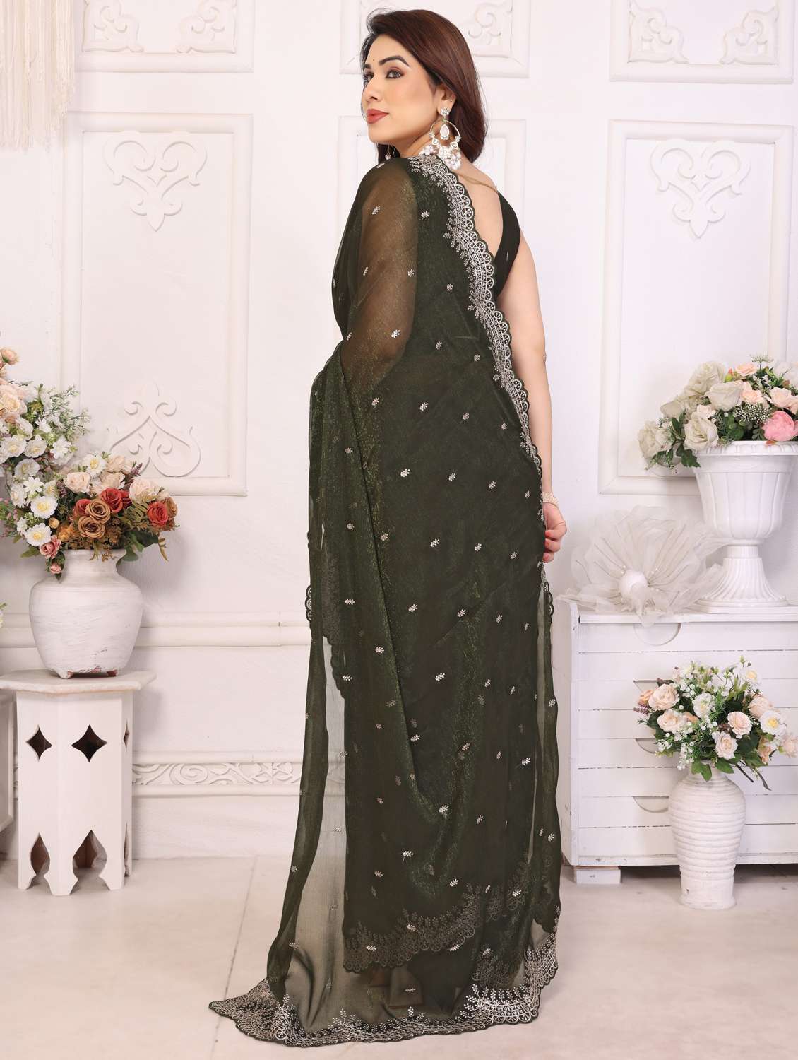 women solid with work embroidered saree with blouse - 22066152 - Standard Image - 3