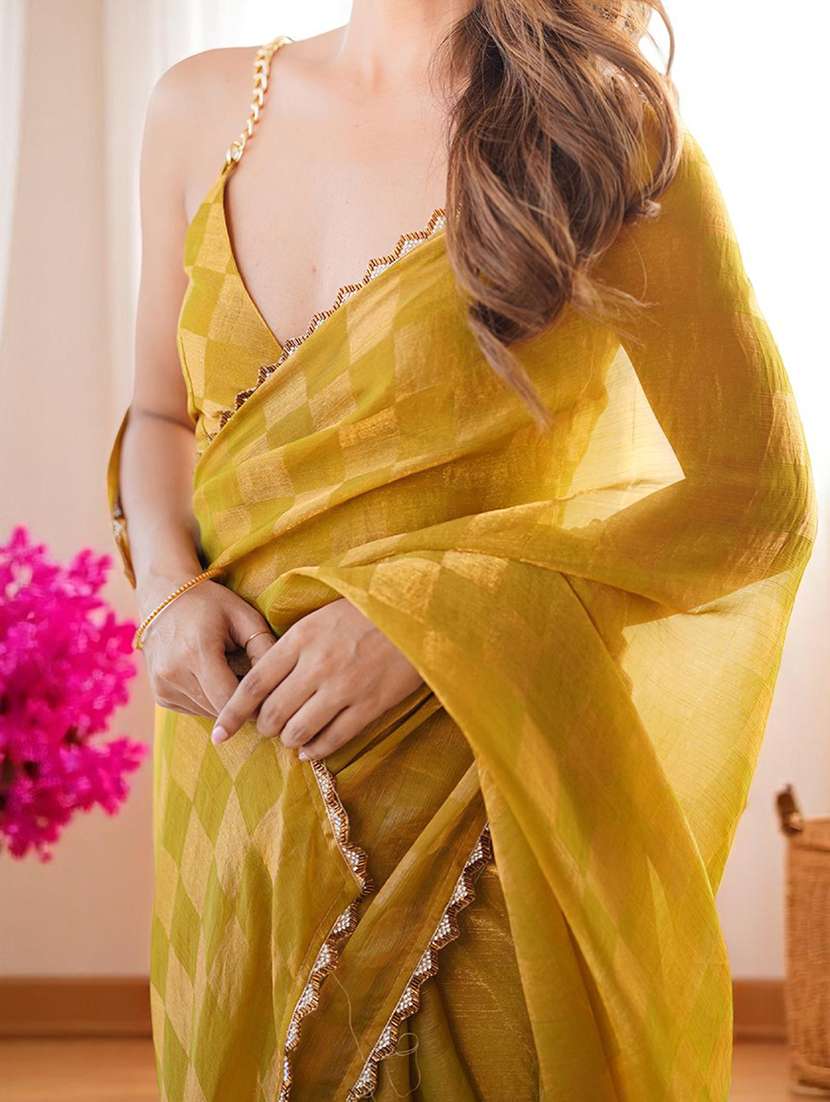 women checkered embellished bordered saree with blouse - 22066196 - Standard Image - 3
