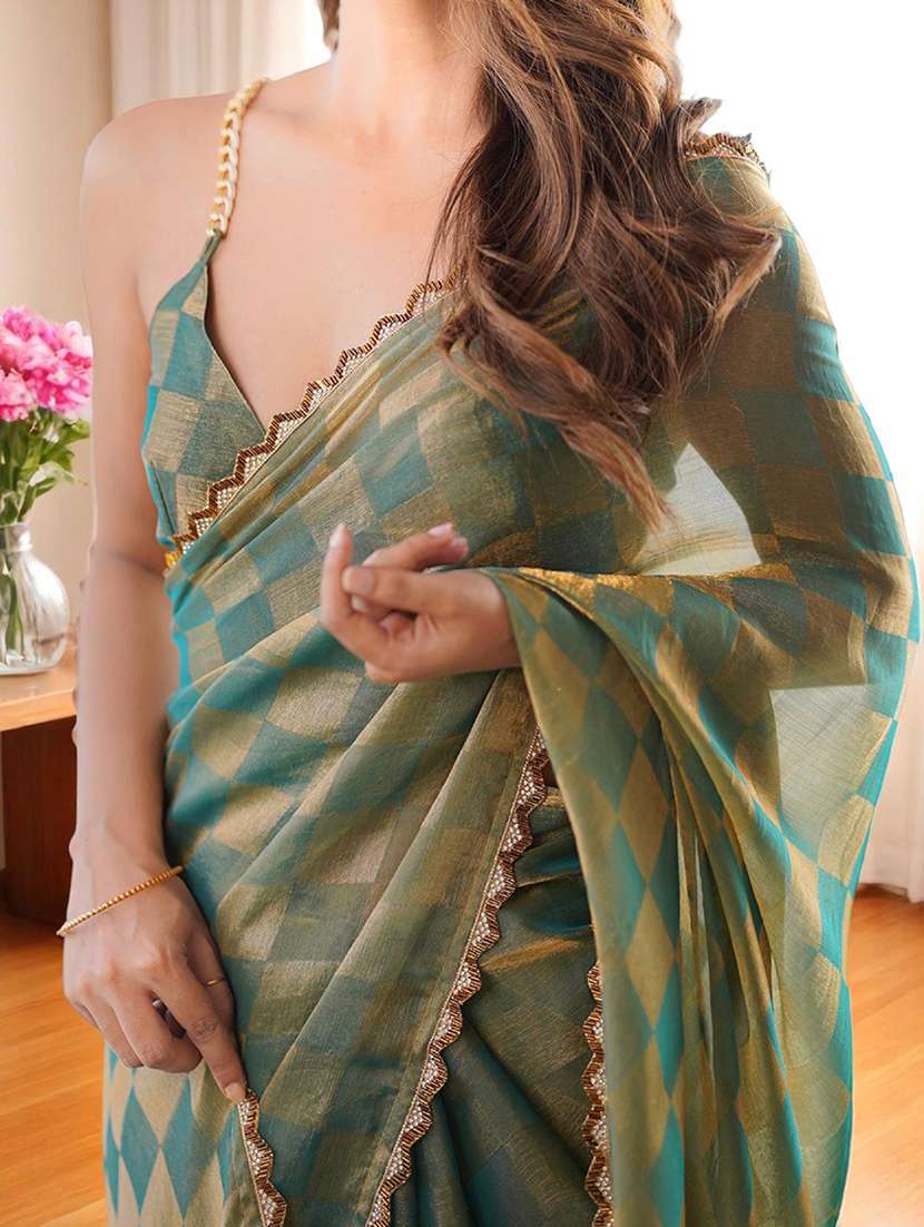 women checkered embellished bordered saree with blouse - 22066199 - Standard Image - 3