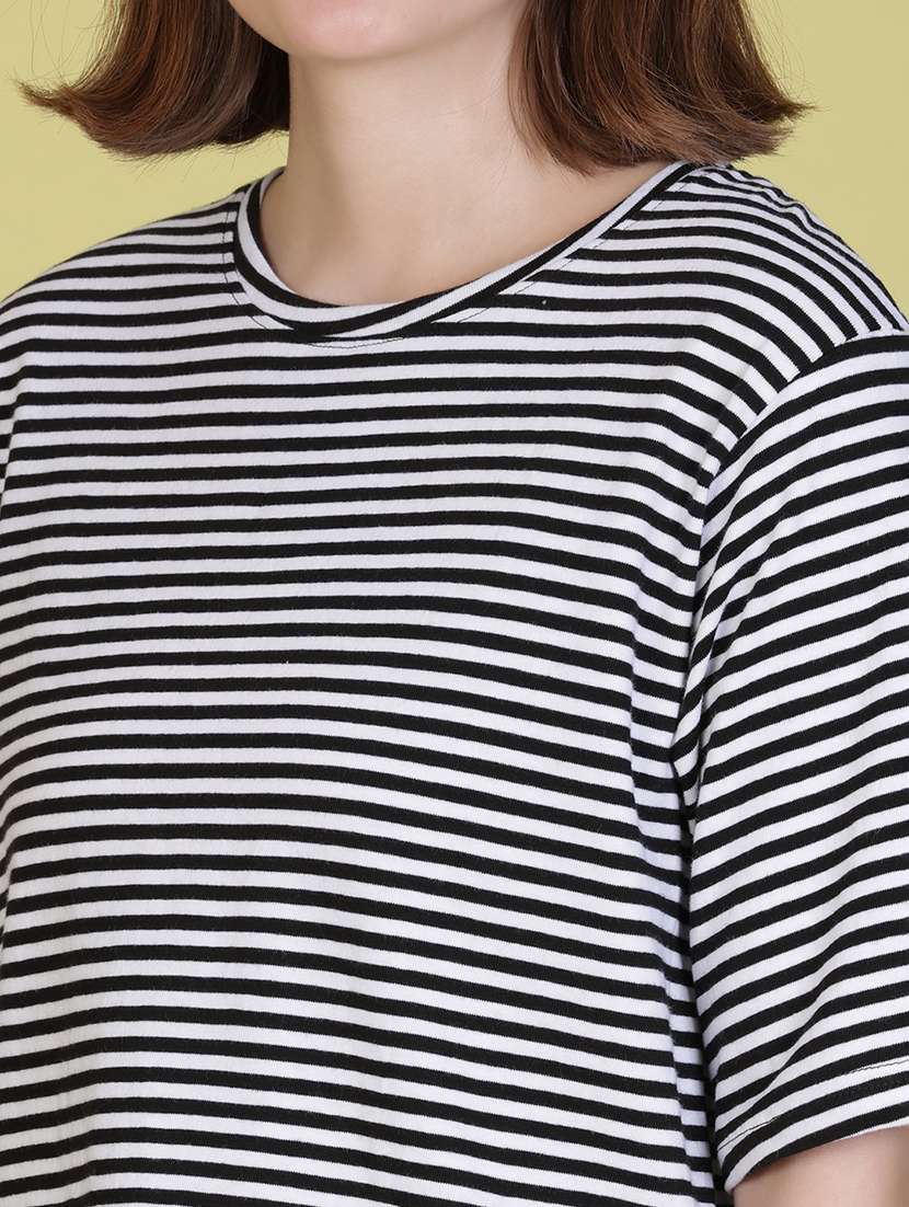 women striped short sleeve oversized t-shirt - 22066268 -  Standard Image - 5