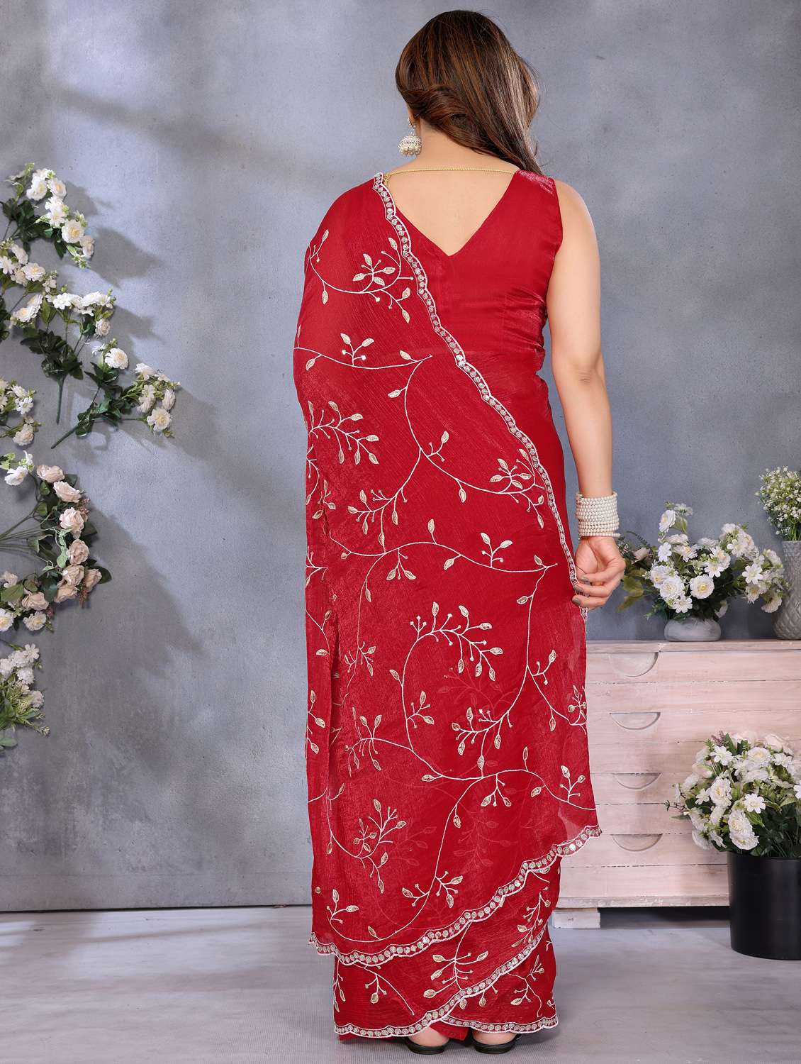 women solid with work embroidered saree with blouse - 22066328 - Standard Image - 3