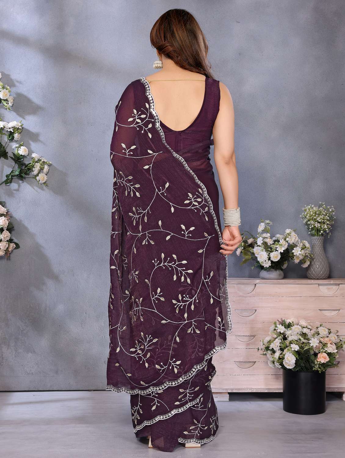 women solid with work embroidered saree with blouse - 22066329 - Standard Image - 3