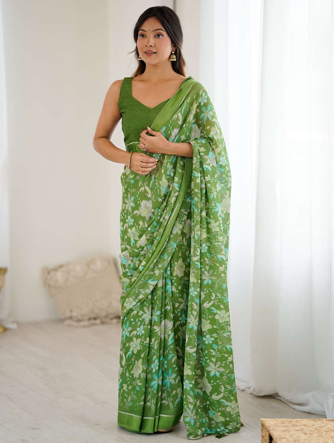 women floral printed saree with blouse - 22066332 -  Zoom Image - 0