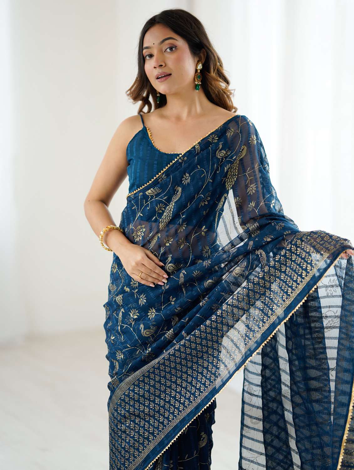 women printed casual wear saree with blouse - 22066340 - Standard Image - 5