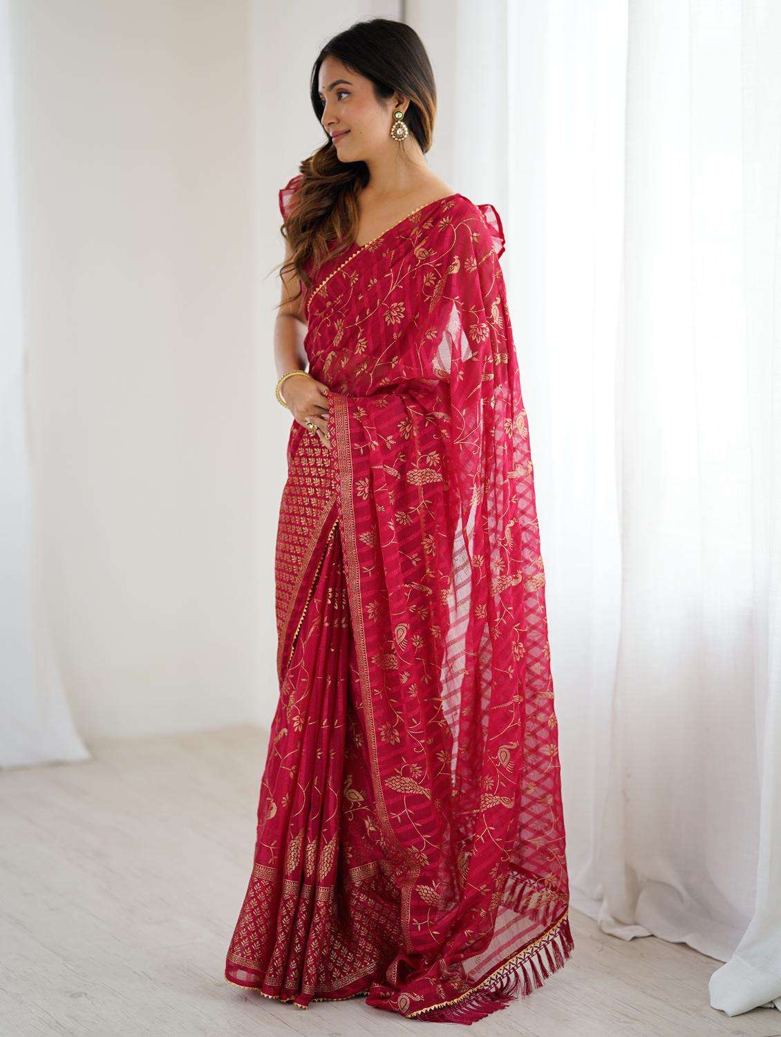 women printed casual wear saree with blouse - 22066341 -  Standard Image - 3