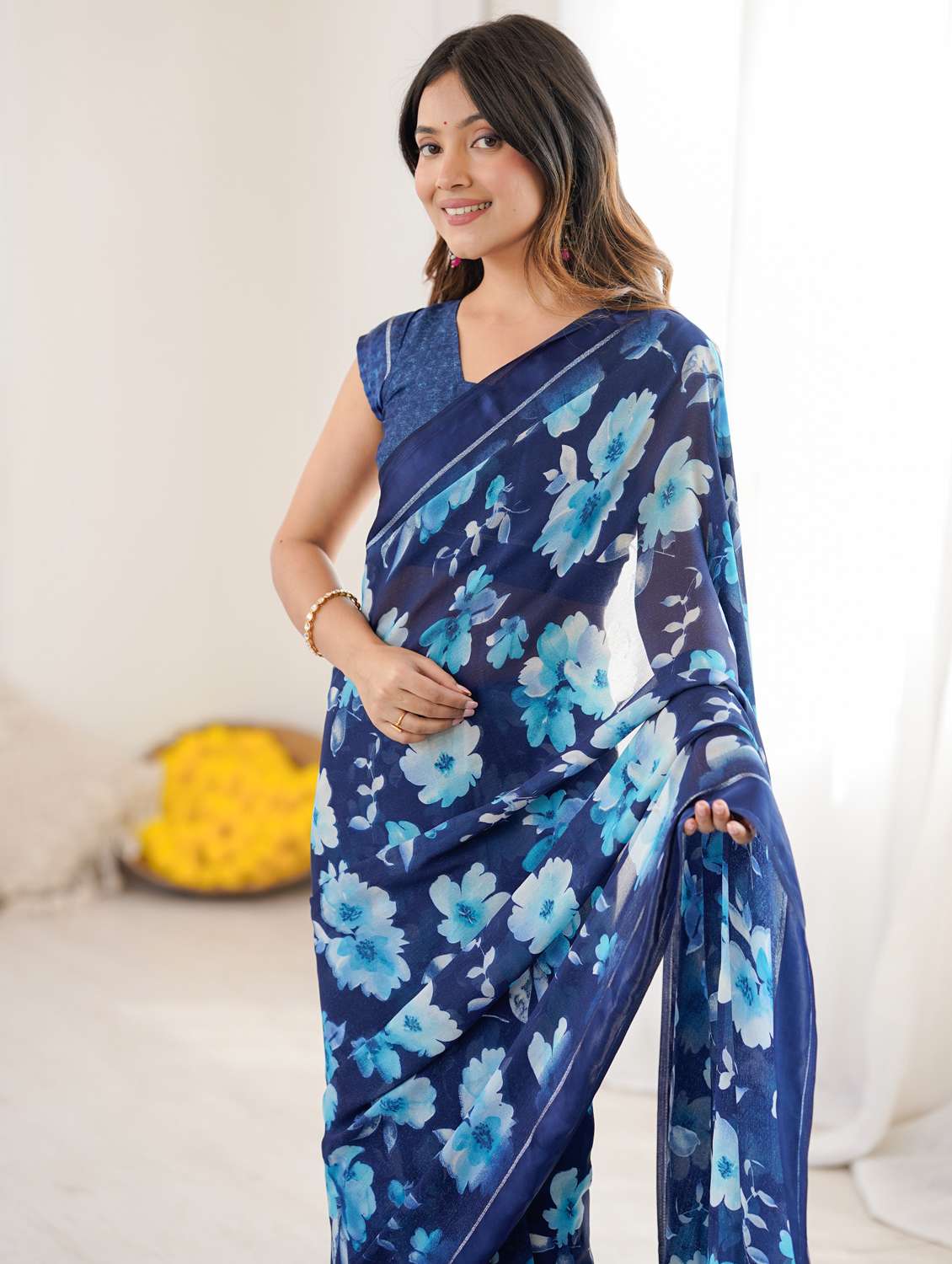 women printed casual wear saree with blouse - 22066346 -  Standard Image - 5