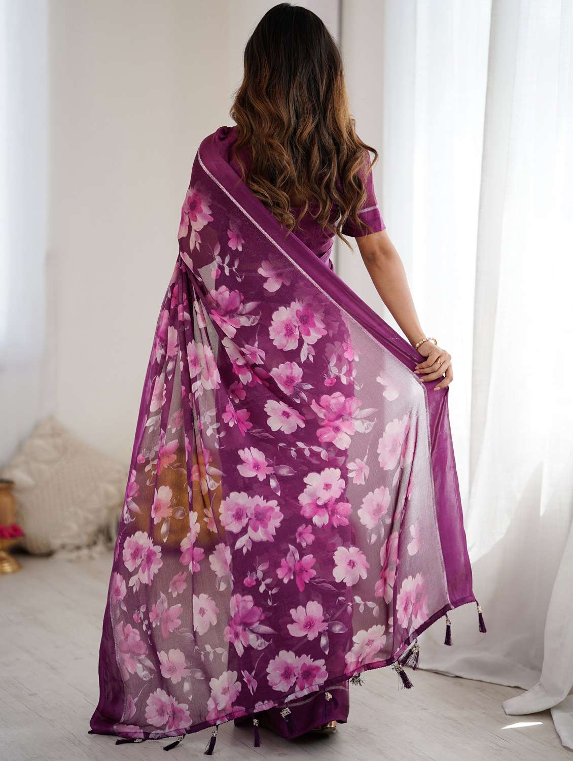 women printed casual wear saree with blouse - 22066347 - Standard Image - 3
