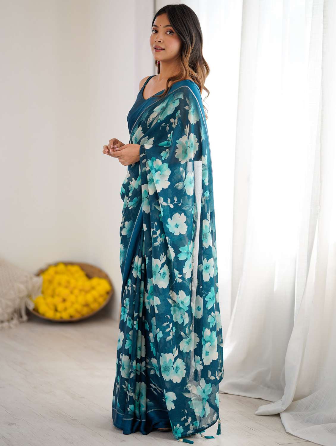 women printed casual wear saree with blouse - 22066348 -  Standard Image - 3