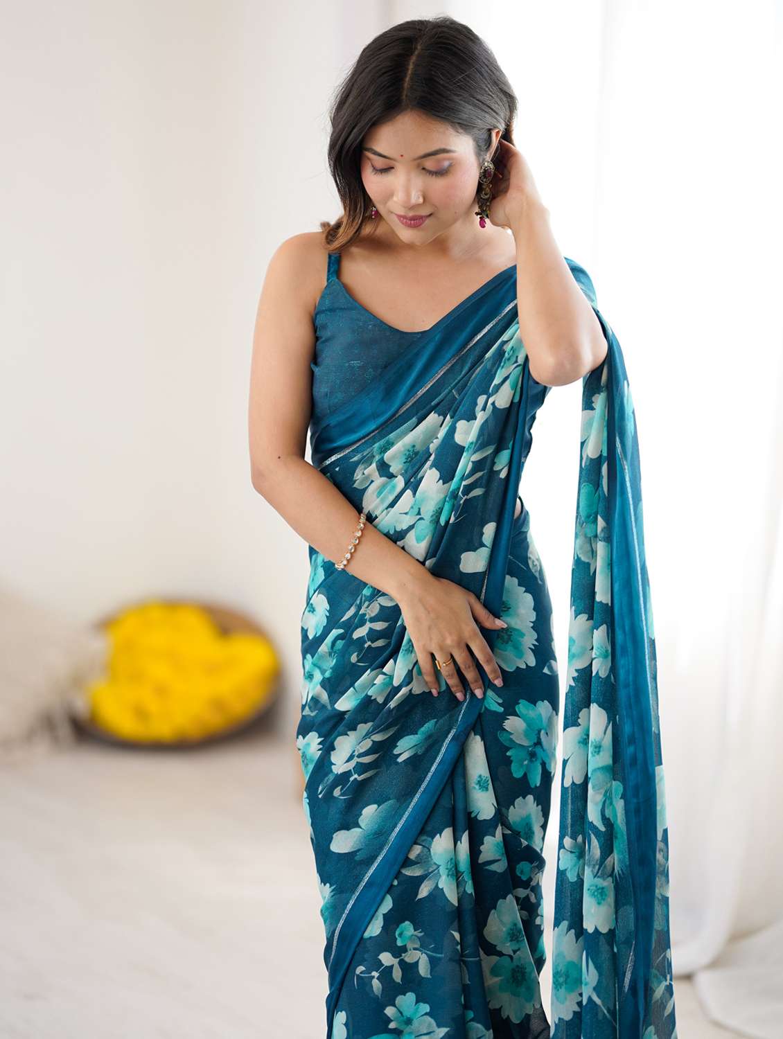 women printed casual wear saree with blouse - 22066348 -  Standard Image - 5