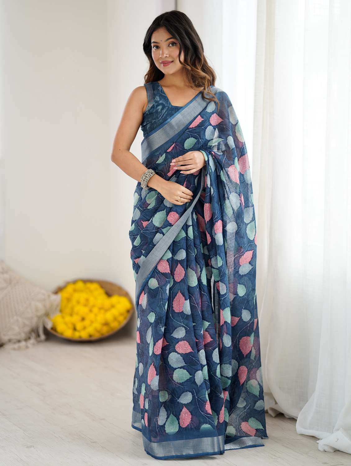 women printed casual wear saree with blouse - 22066349 - Zoom Image - 0