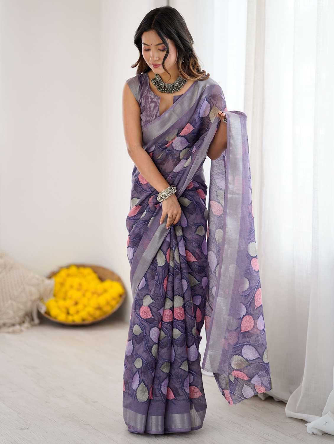 women printed casual wear saree with blouse - 22066350 - Standard Image - 3