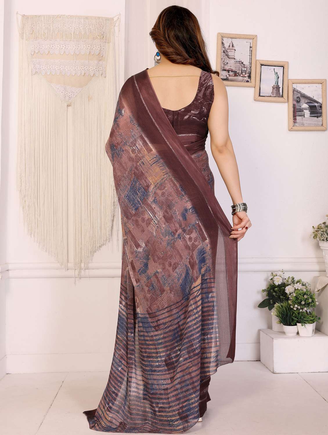women printed casual wear saree with blouse - 22066353 - Standard Image - 3