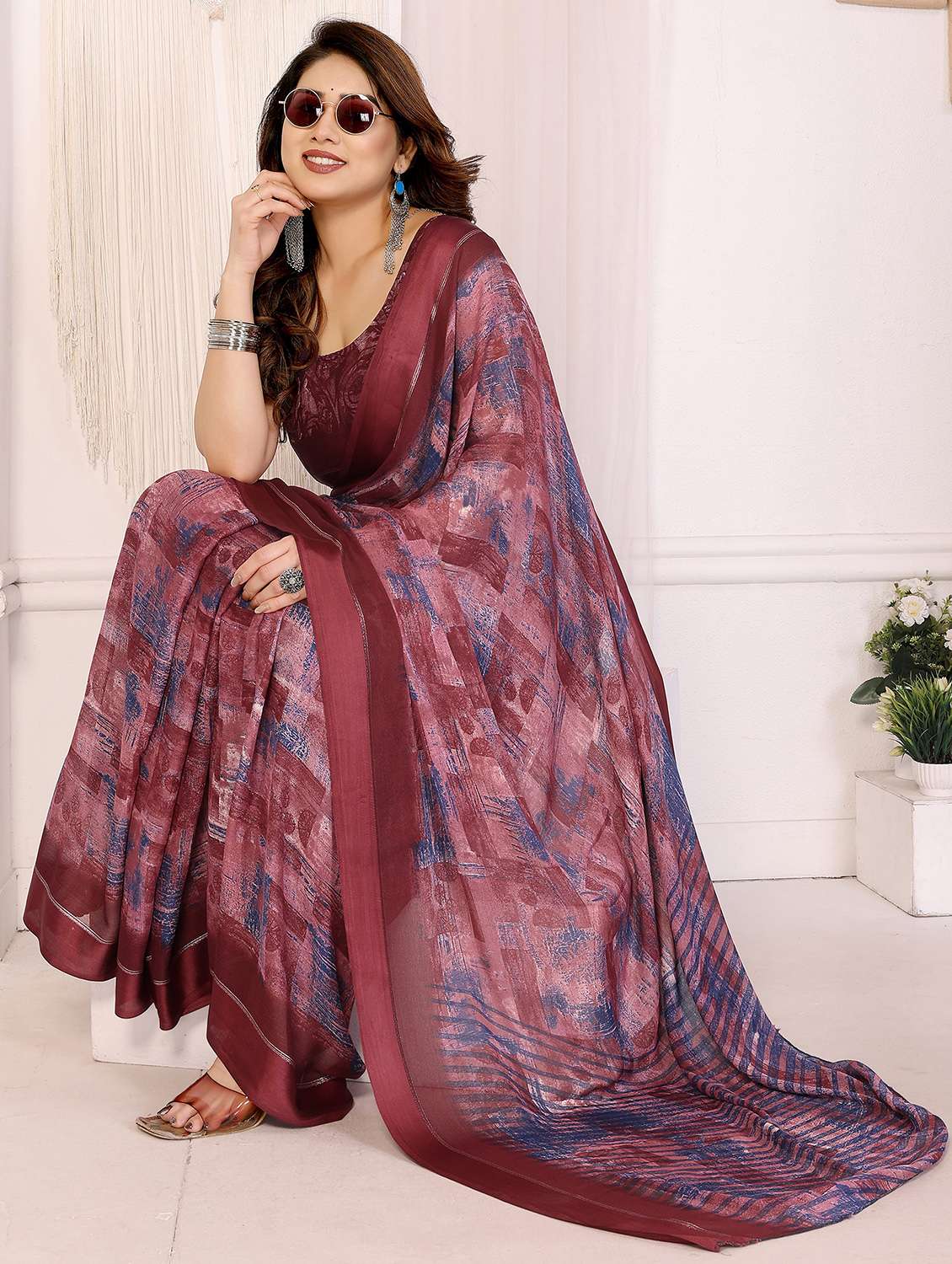 maroon silk blend printed saree with blouse - 22066356 -  Standard Image - 3