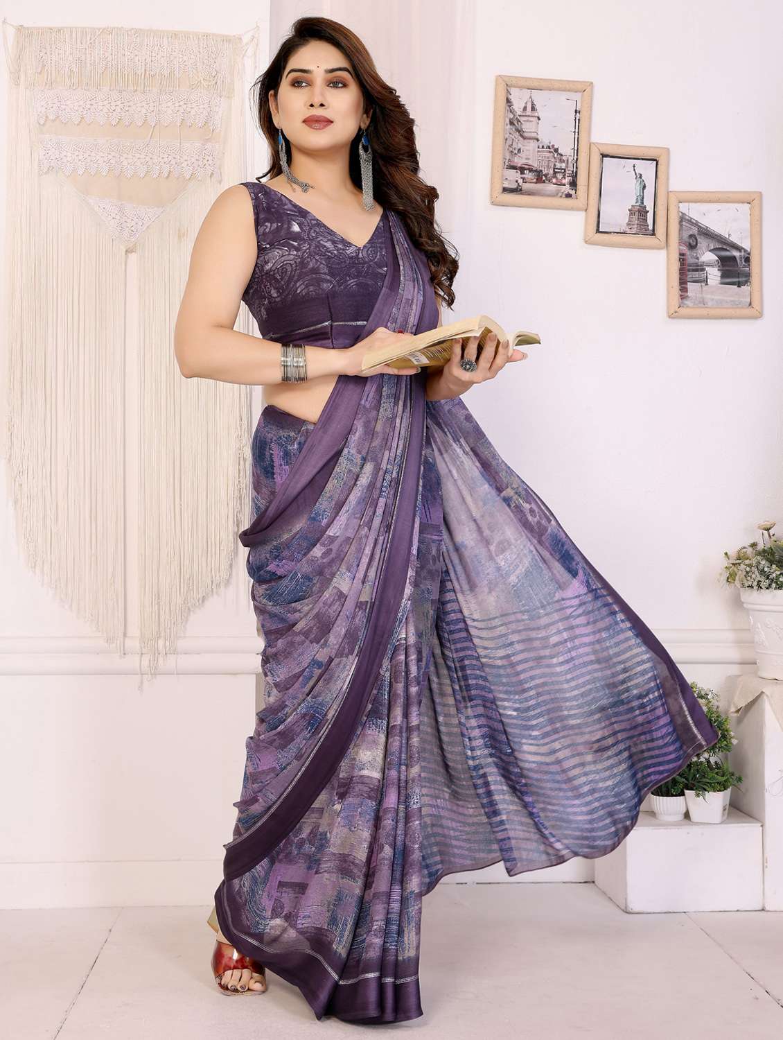 women printed casual wear saree with blouse - 22066358 - Standard Image - 3