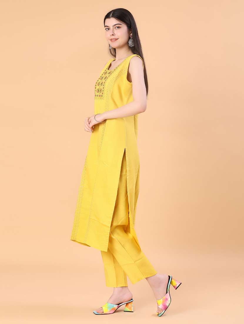 women embroidered sleeveless kurta and pant with dupatta - 22066426 -  Standard Image - 3
