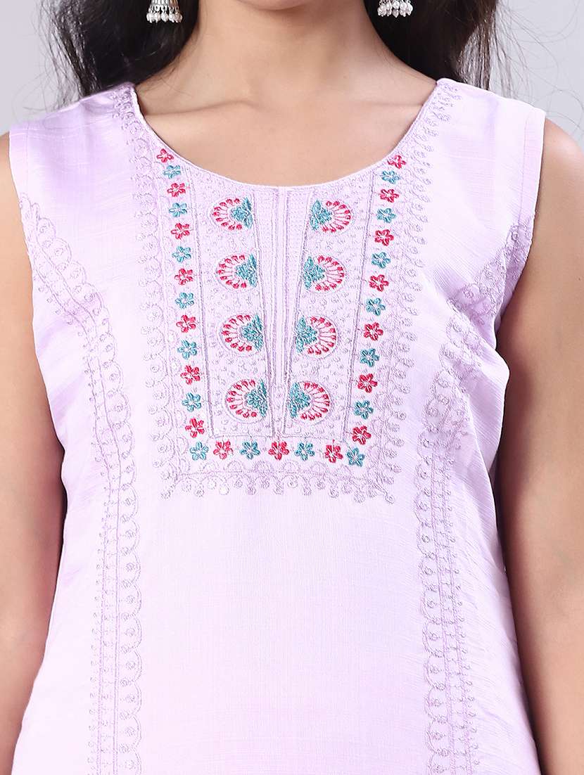 women embroidered sleeveless kurta and pant with dupatta - 22066428 -  Standard Image - 5