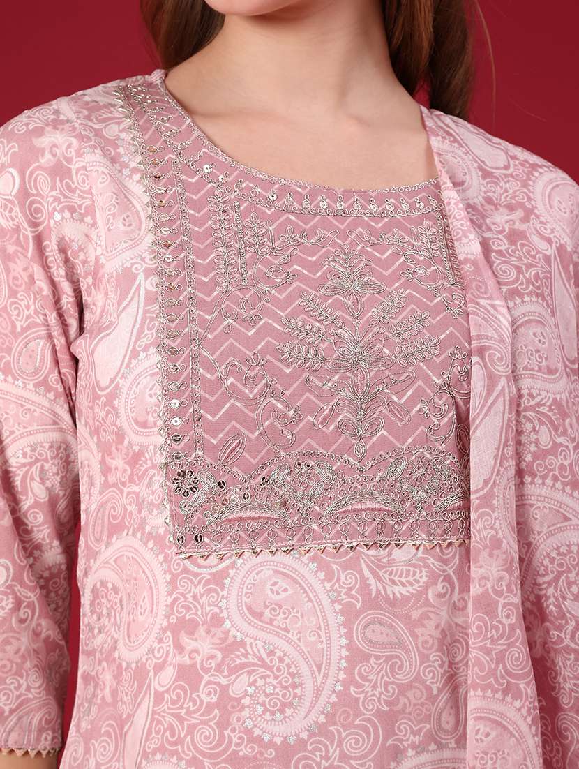 women three quarter sleeve kurta and pant with dupatta - 22067455 -  Standard Image - 5