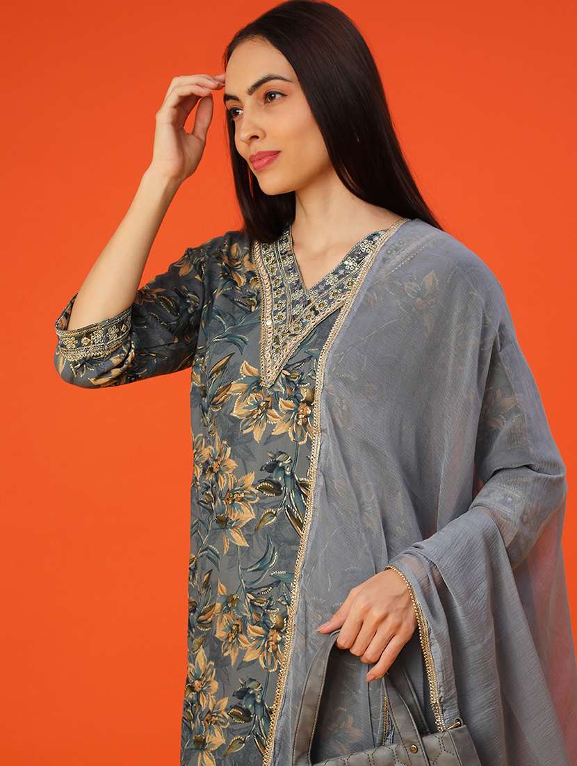 women three quarter sleeve kurta and pant with dupatta - 22067457 -  Standard Image - 3