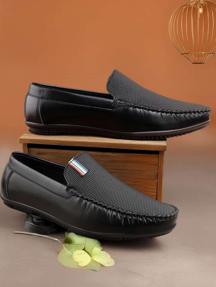 men solid slip on loafer - 22067548 - Zoom Image - 0