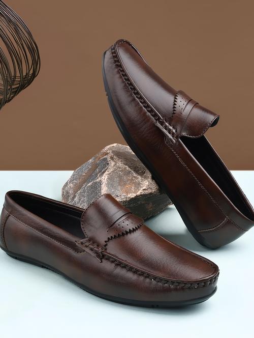 men solid slip on loafer - 22067564 - Standard Image - 0