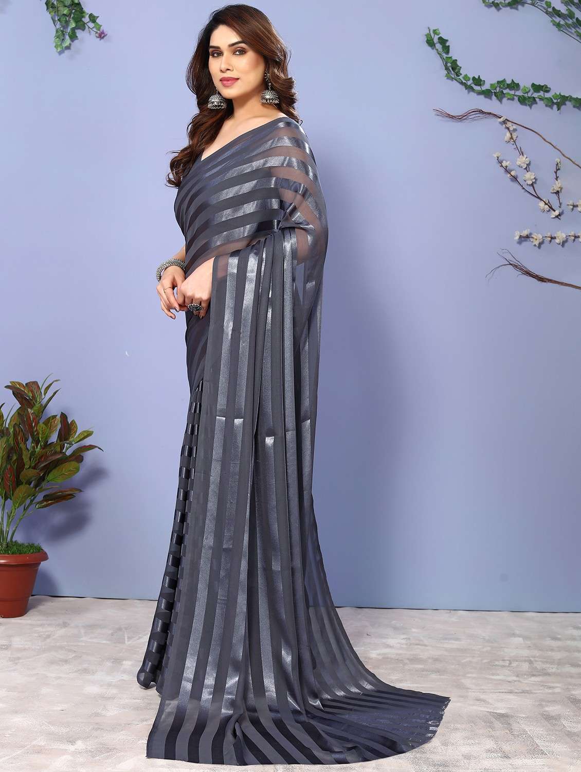 women striped plain saree with blouse - 22068152 -  Standard Image - 3