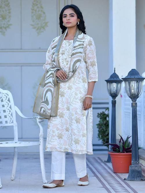 women three quarter sleeve kurta pant with dupatta set - 22068470 - Standard Image - 0