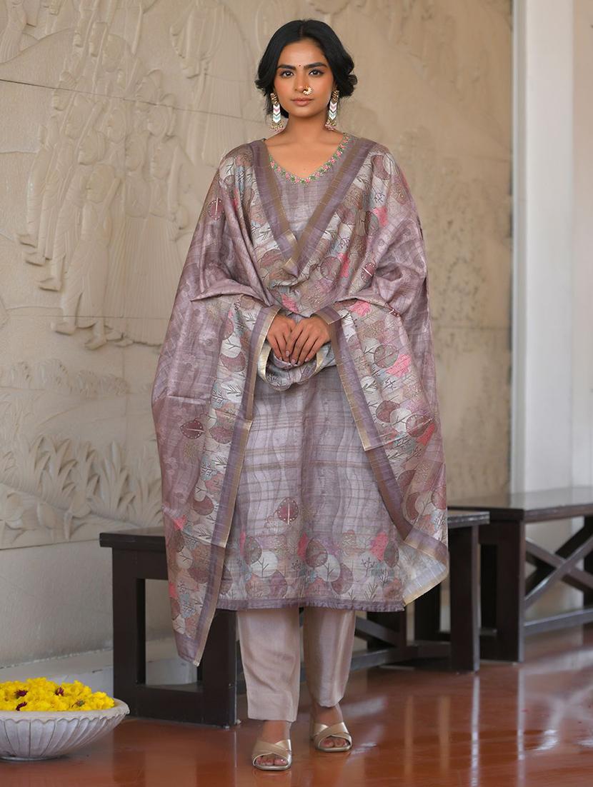 women three quarter sleeve kurta pant with dupatta set - 22068478 - Standard Image - 3