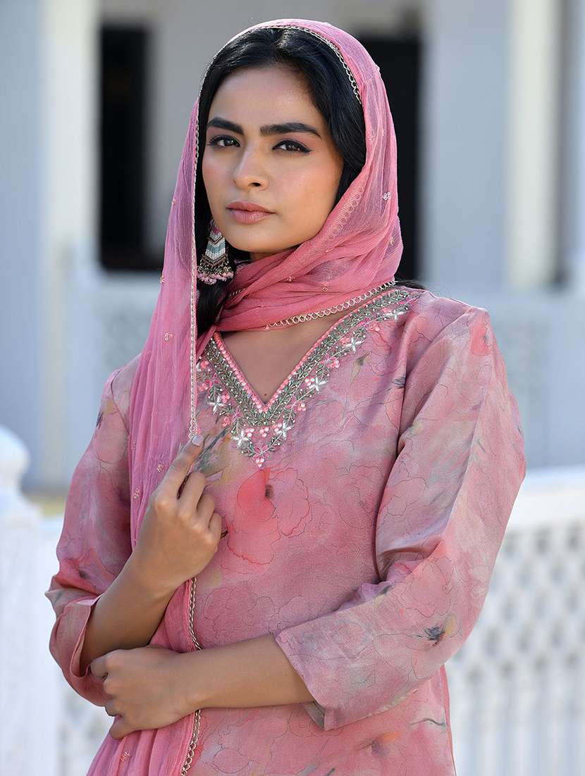 women three quarter sleeve kurta pant with dupatta set - 22068514 - Standard Image - 5