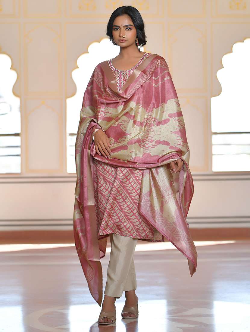 women three quarter sleeve kurta pant with dupatta set - 22068516 - Zoom Image - 0