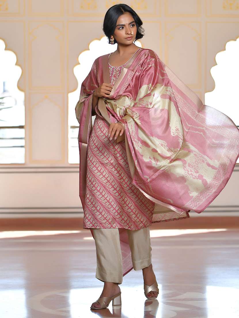 women three quarter sleeve kurta pant with dupatta set - 22068516 - Standard Image - 3