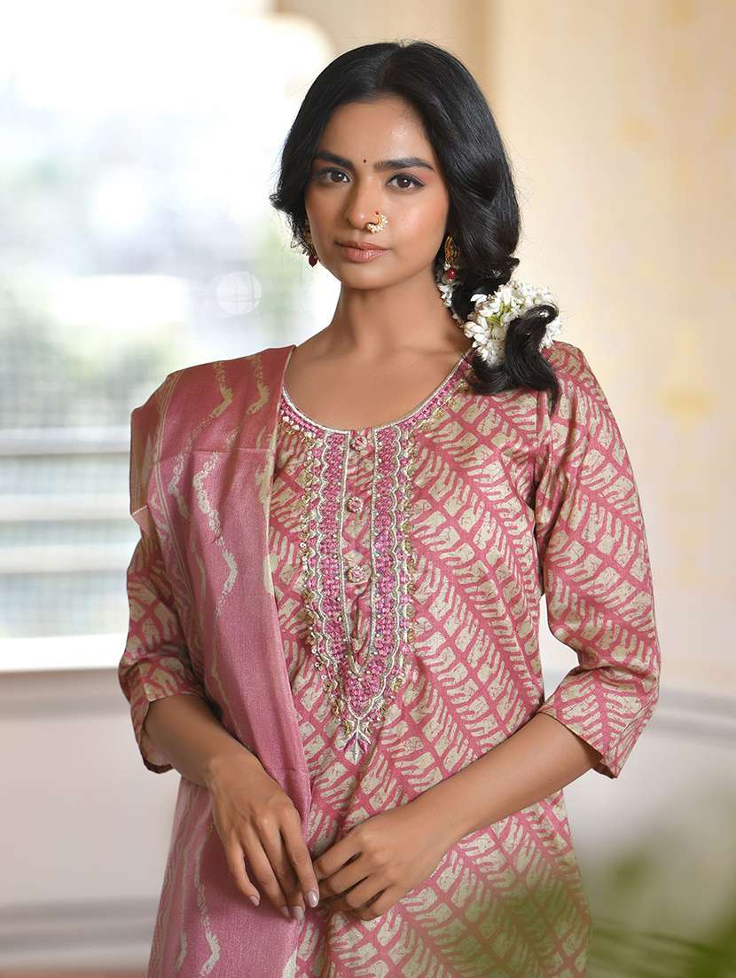 women three quarter sleeve kurta pant with dupatta set - 22068516 - Standard Image - 5