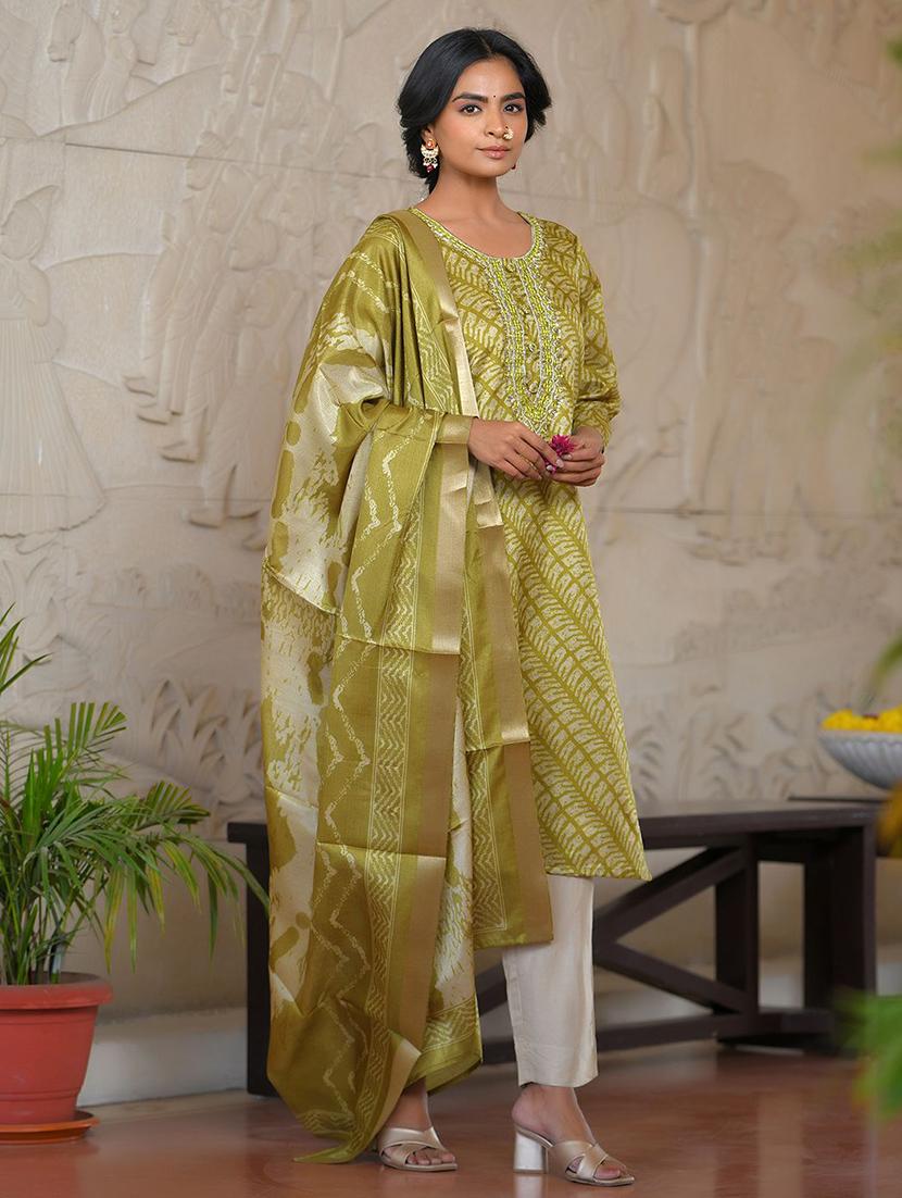 women three quarter sleeve kurta pant with dupatta set - 22068517 - Standard Image - 3